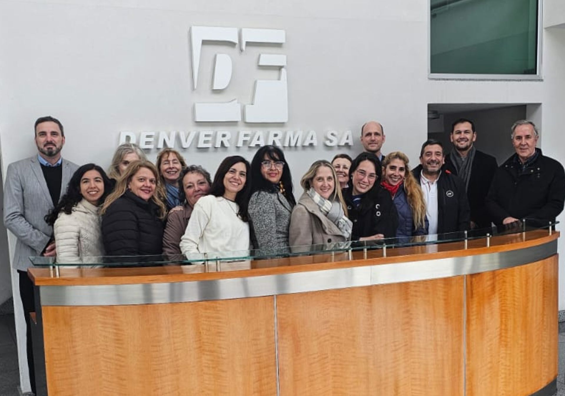 El COFyBCF visitó el Laboratorio Denver Farma